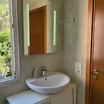 Chic Retreat - Stylish In Bllok, דירה טיראנה