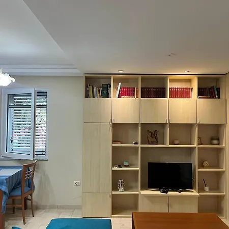 Chic Retreat - Stylish In Bllok, *