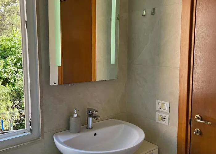 Chic Retreat - Stylish In Bllok, דירה טיראנה