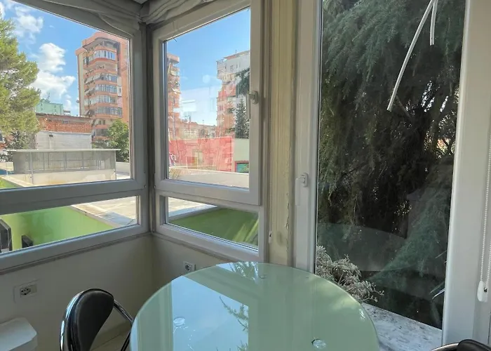 Chic Retreat - Stylish In Bllok, *