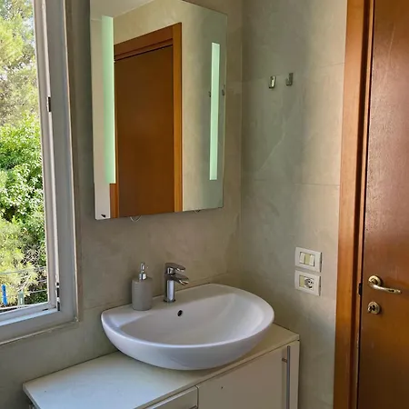 Chic Retreat - Stylish In Bllok, Διαμέρισμα Τίρανα