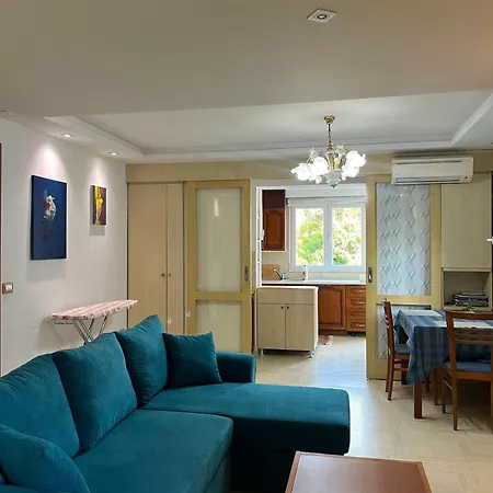 Chic Retreat - Stylish In Bllok, Tirana