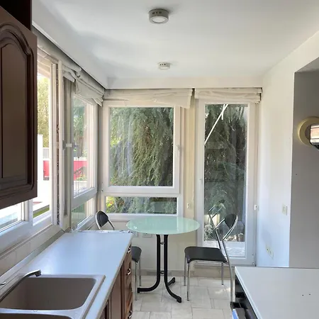 Chic Retreat - Stylish In Bllok,