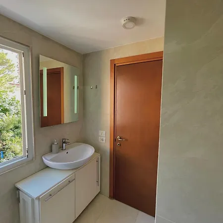 Chic Retreat - Stylish In Bllok, Tirana