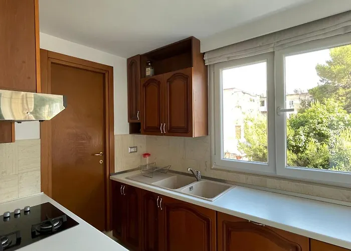 Chic Retreat - Stylish In Bllok,