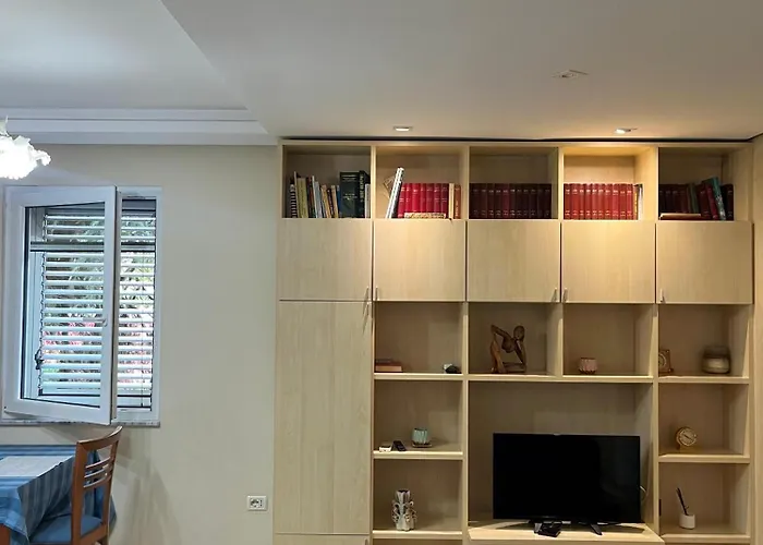 Chic Retreat - Stylish In Bllok, *