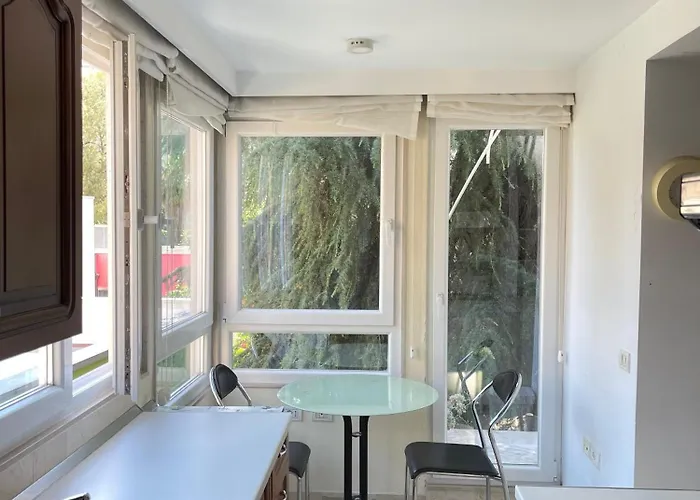 Chic Retreat - Stylish In Bllok,