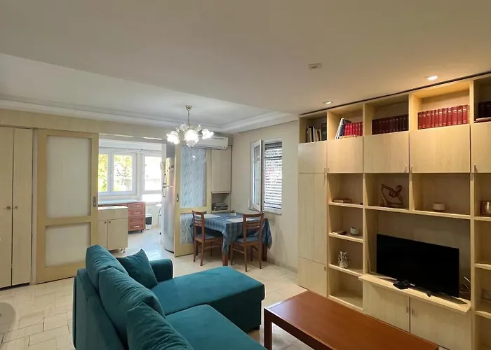 Chic Retreat - Stylish In Bllok, Appartement Tirana