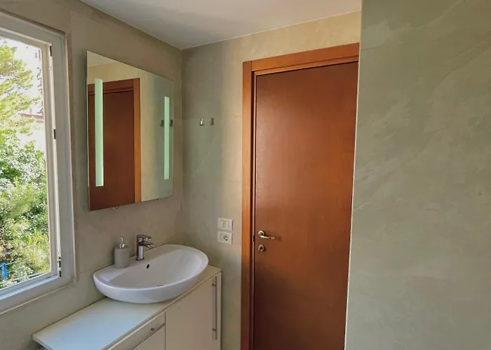 Chic Retreat - Stylish In Bllok, Tirana